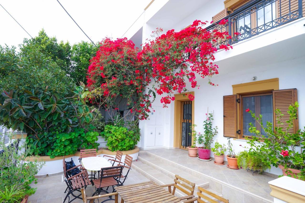 Fira Central Apartments With Veranda 외부 사진